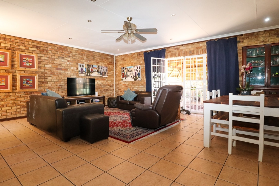 3 Bedroom Property for Sale in Flimieda North West